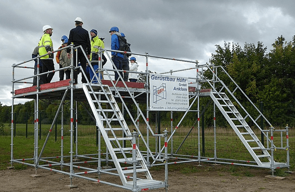 Aussichtsplattform, um das ganze Feld zu besichtigen